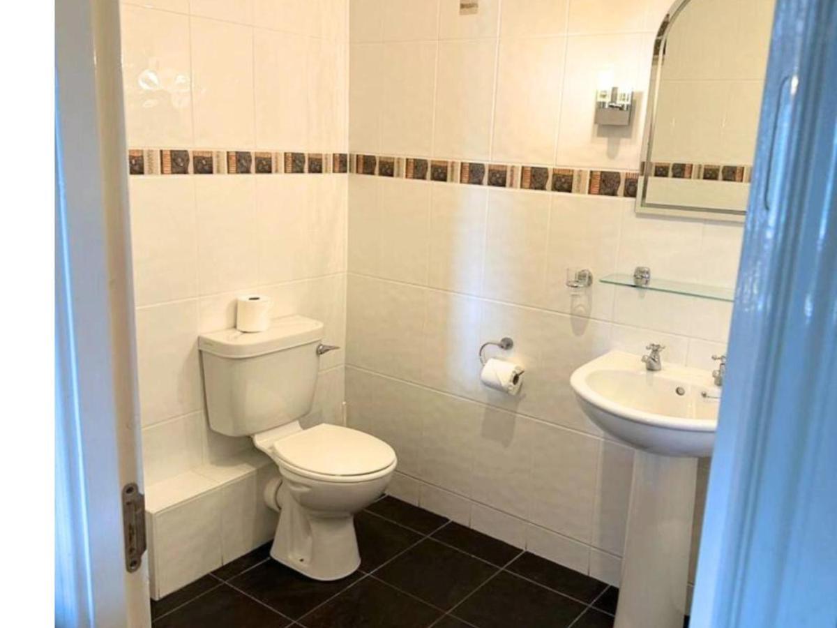 Spacious 2 Bedroom Apartment In Кілларні Екстер'єр фото
