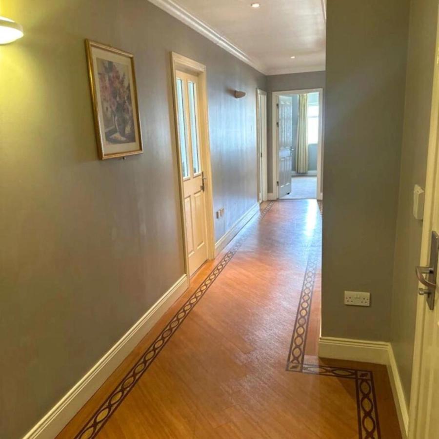 Spacious 2 Bedroom Apartment In Кілларні Екстер'єр фото