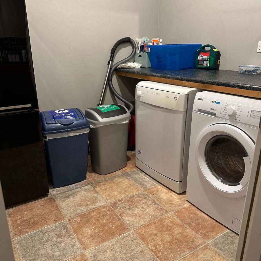 Spacious 2 Bedroom Apartment In Кілларні Екстер'єр фото