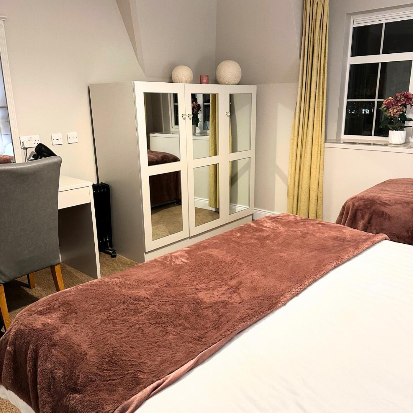 Spacious 2 Bedroom Apartment In Кілларні Екстер'єр фото